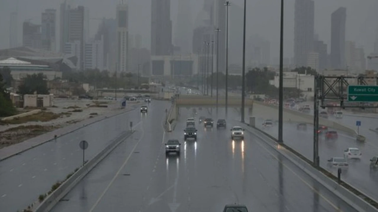 الأرصاد تتوقع هطول أمطار رعدية متفرقة تستمر حتى منتصف ليل الغد